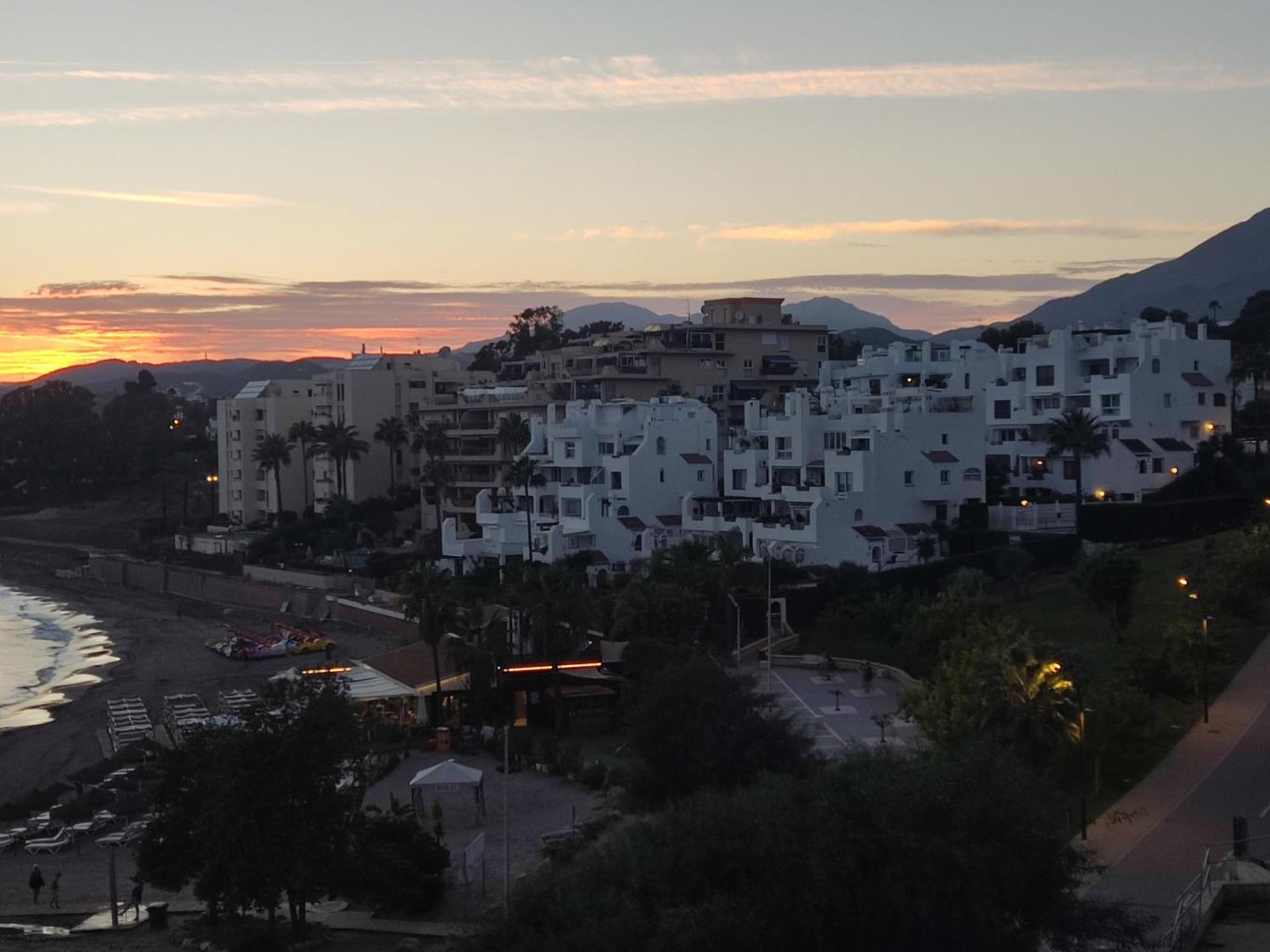 Front Sea View Penthouse Apartment เอสเตโปนา ภายนอก รูปภาพ