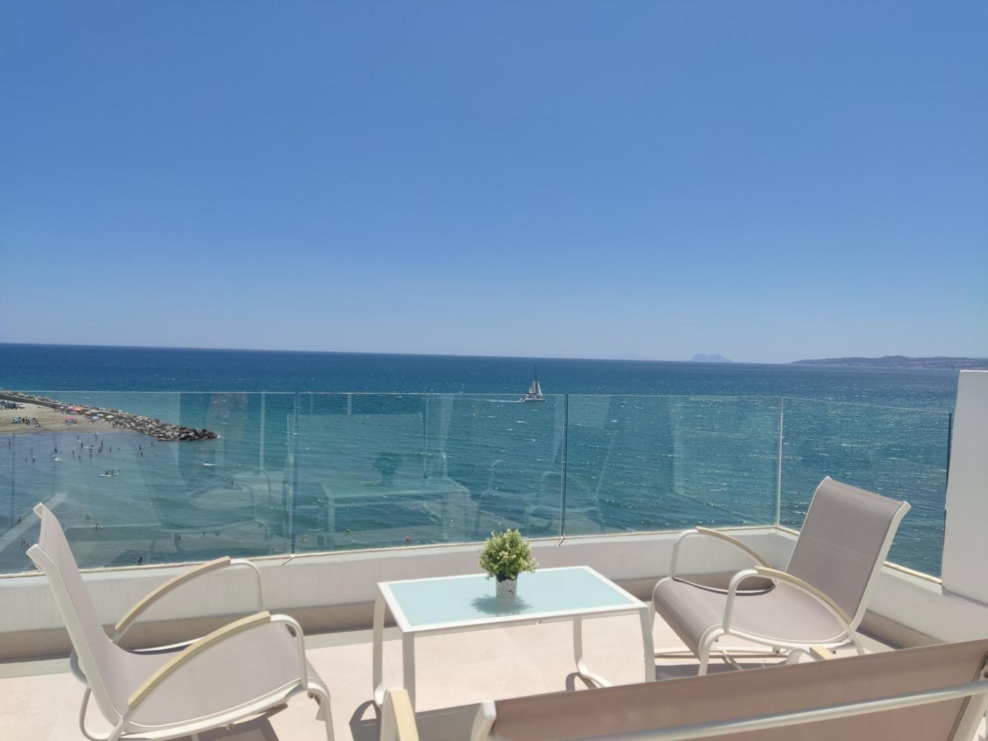 Front Sea View Penthouse Apartment เอสเตโปนา ภายนอก รูปภาพ