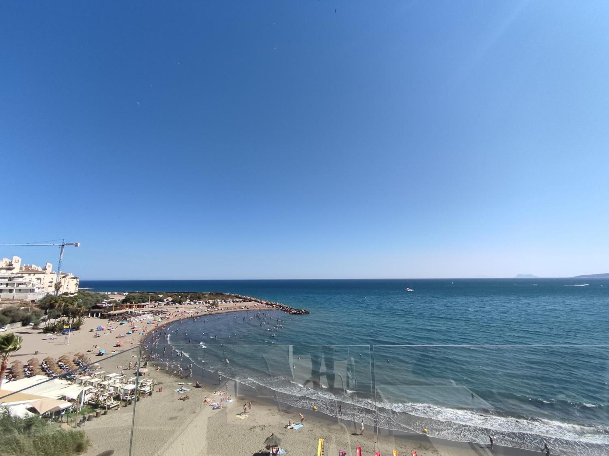 Front Sea View Penthouse Apartment เอสเตโปนา ภายนอก รูปภาพ